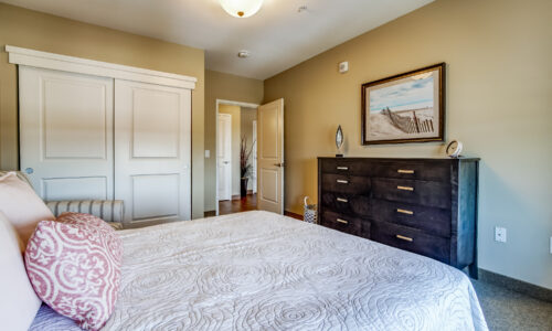 Bedroom in suite at Oakcrossing Retirement Living