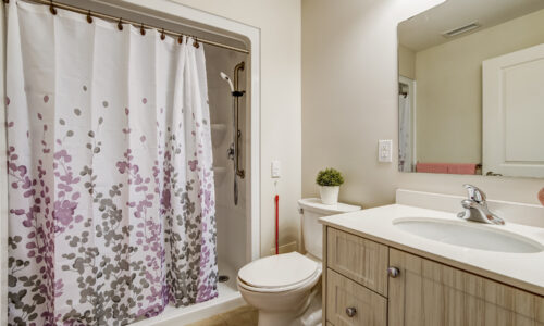 Bathroom in suite at Oakcrossing Retirement Living