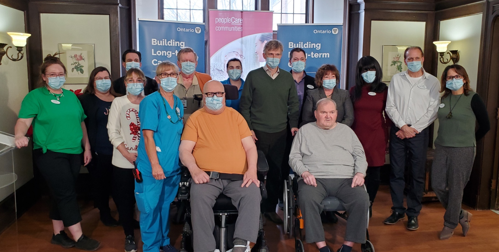 Minister of LTC Rod Phillips, Cambridge Mayor Kathryn McGarry and staff and residents from Golden Years LTC Home pose for a photo together